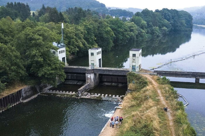 Das Agger-Wasserkraftwerk bei Ehreshoven aus der Vogeperspektive.